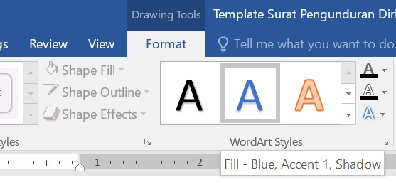 Isi stempel dengan identitas perusahaan, organisasi, atau diri Anda sesuai kebutuhan dengan klik simbol oval, lalu pilih jenis tulisan yang Anda suka melalui WordArt: Tab Format > WordArt Styles untuk membuat stempel di word