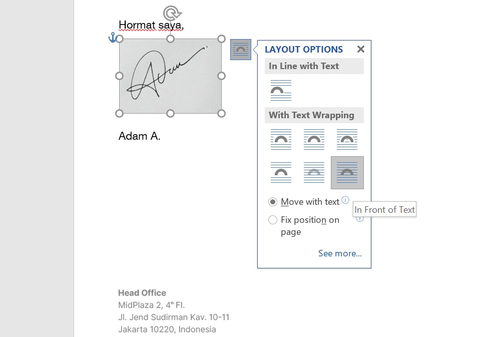 posisikan tanda tangan dan pilih format "in front of text" untuk tanda tangan berbentuk foto di Word